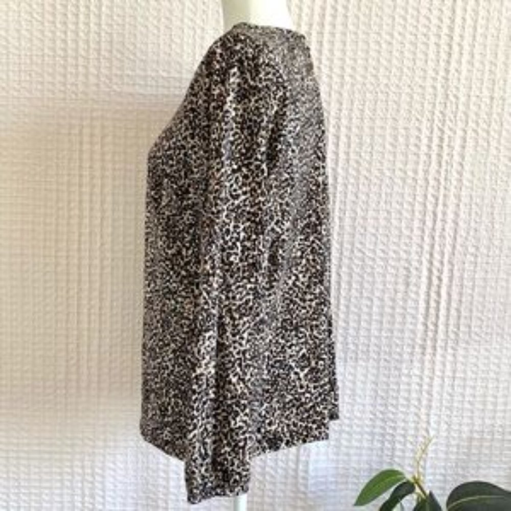 SOLD Old Navy Leopard Print Keyhole Top L - Picture 2 of 11